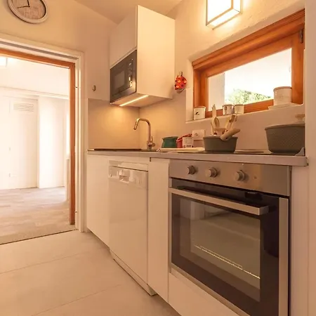 Luxury Sea View & Private Pool - 8 Guests *